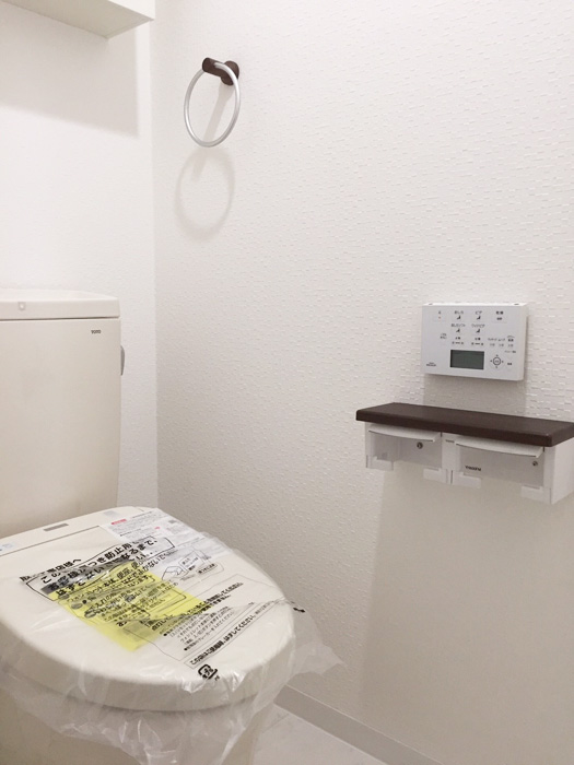 トイレを新しくいたしました。TOTOの「腰掛式防露便器ピュアレストEX 手洗器付き」トイレです。
