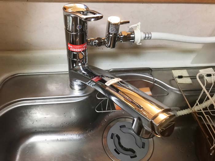 キッチン水栓交換工事をしました。シングルレバー　混合水栓　分岐止水栓付です。