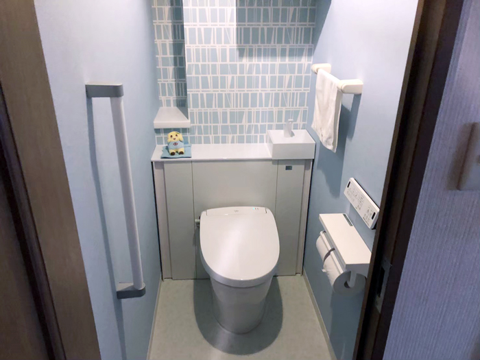 トイレのリフォーム工事をしました。便器部 本体は、LIXIL／リフォレＩ型。天井・壁：クロス　床：クッションフロアも交換しています。